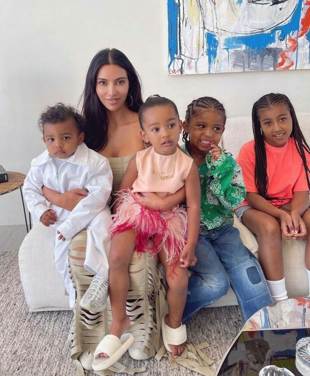 Kim Kardashian își sărbătorește ziua de naștere. 42 de fotografii inedite cu cea mai urmărită femeie din lume | GALERIE - Imaginea 41