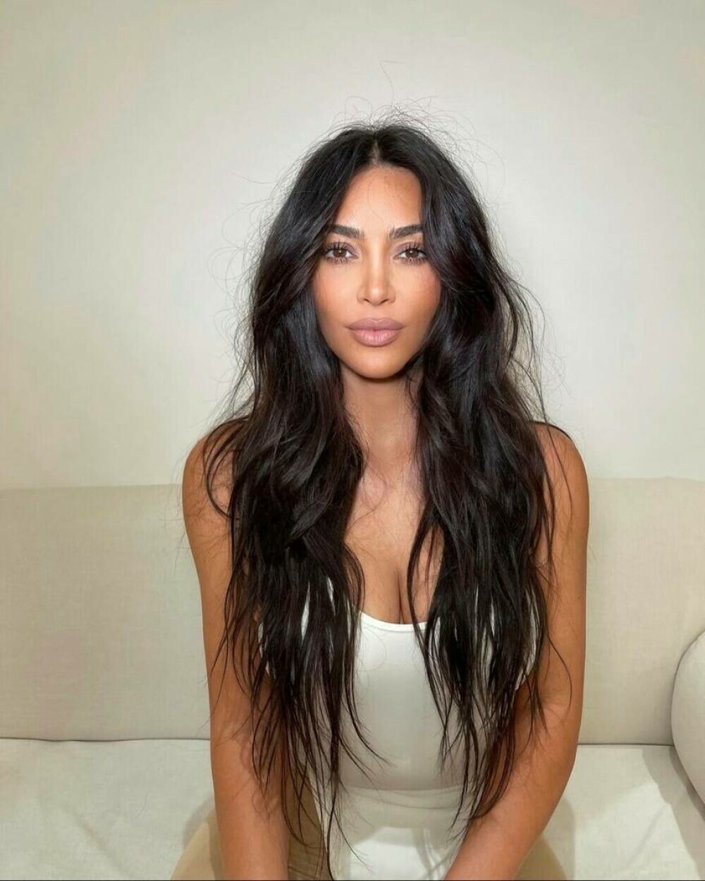 Kim Kardashian, transformare incredibilă într-un nou pictorial. Bruneta a optat pentru o tunsoare pixie și ochelari | FOTO - Imaginea 21