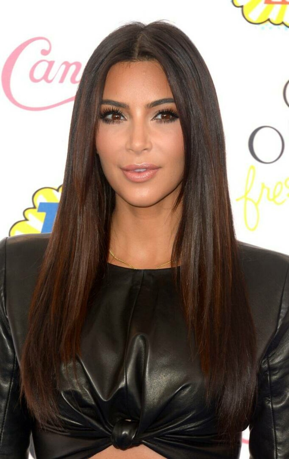 Kim Kardashian, transformare incredibilă într-un nou pictorial. Bruneta a optat pentru o tunsoare pixie și ochelari | FOTO - Imaginea 33
