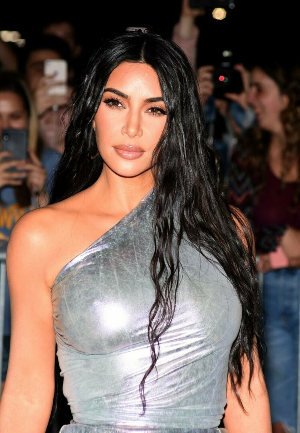 Kim Kardashian, transformare incredibilă într-un nou pictorial. Bruneta a optat pentru o tunsoare pixie și ochelari | FOTO - Imaginea 20