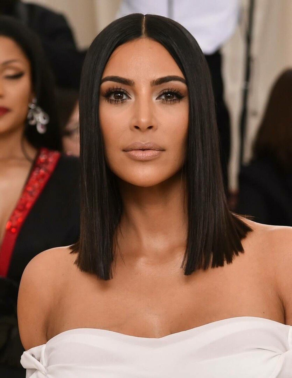 Kim Kardashian, transformare incredibilă într-un nou pictorial. Bruneta a optat pentru o tunsoare pixie și ochelari | FOTO - Imaginea 18