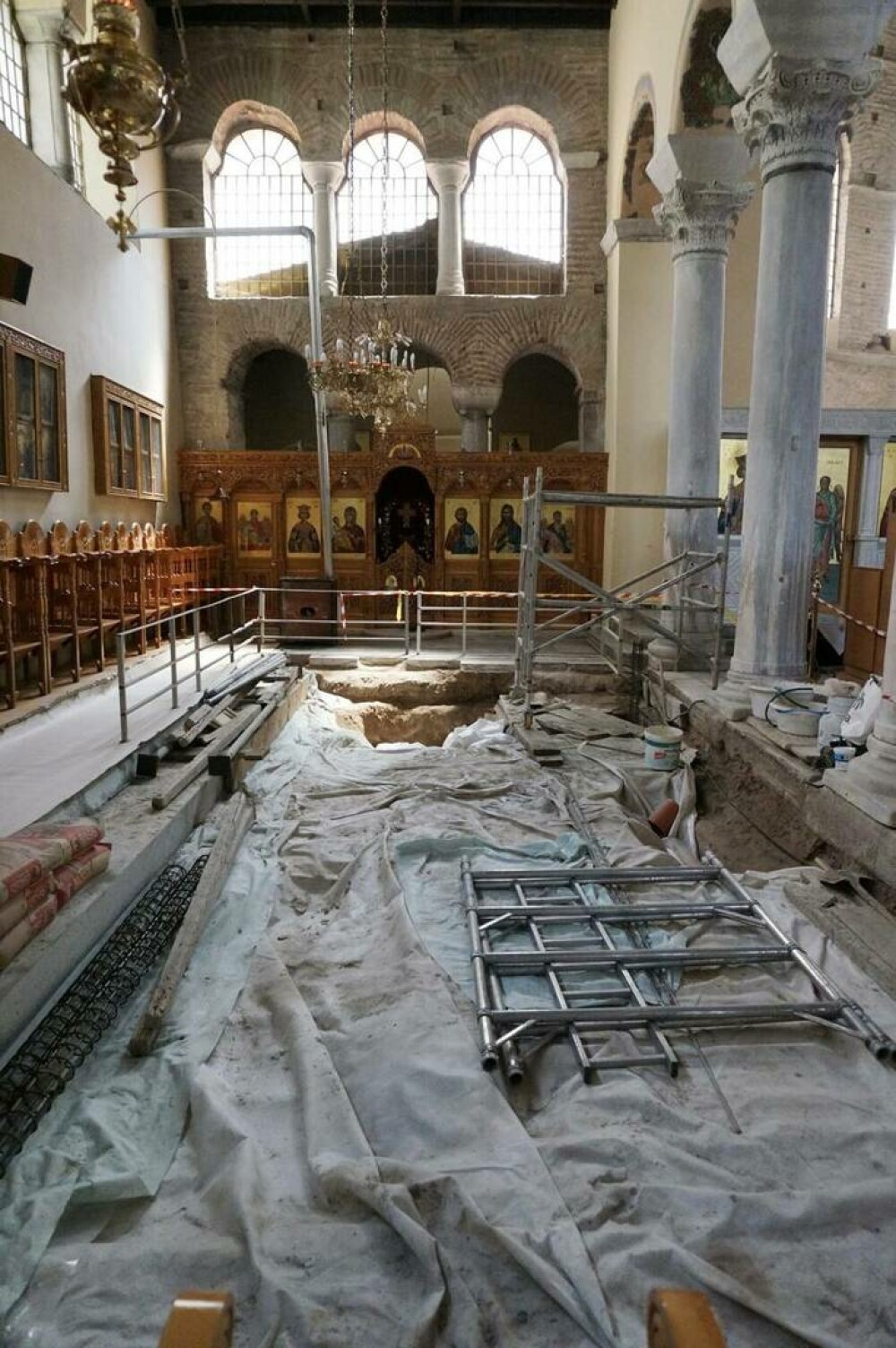 A fost descoperit mormântul Sfântului Nicolae. Cum arată biserica în care a pășit pentru prima dată GALERIE FOTO - Imaginea 5