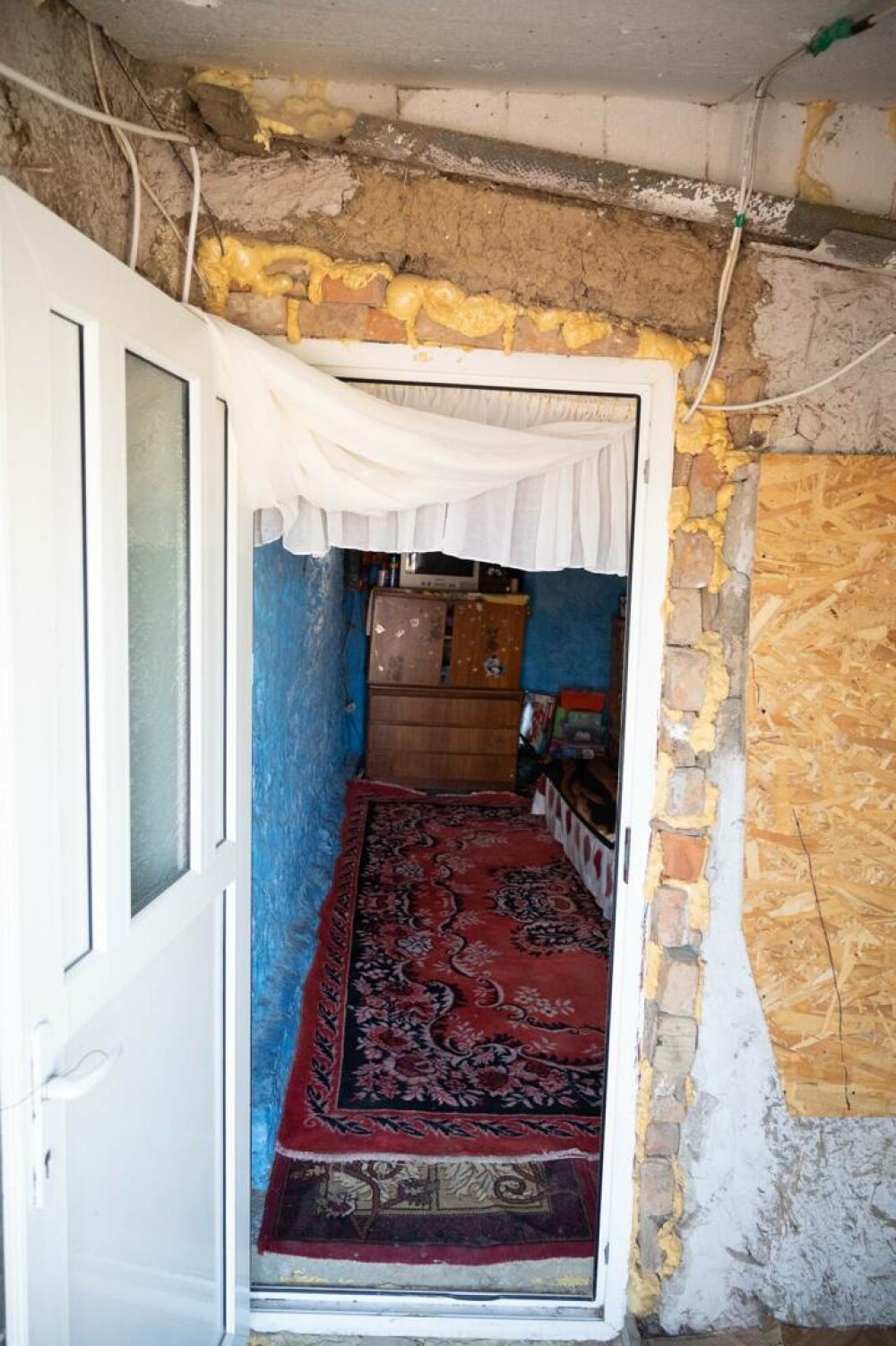 Trei copii și mama lor locuiau într-un grajd după ce au fugit de tatăl abuziv. Cum arată casa construită de Visuri la cheie - Imaginea 1