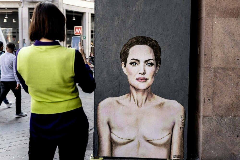 Cum a apărut Angelina Jolie pe un zid din Milano. Imaginea simbolizează un avertisment pentru femeile din întreaga lume. FOTO - Imaginea 2