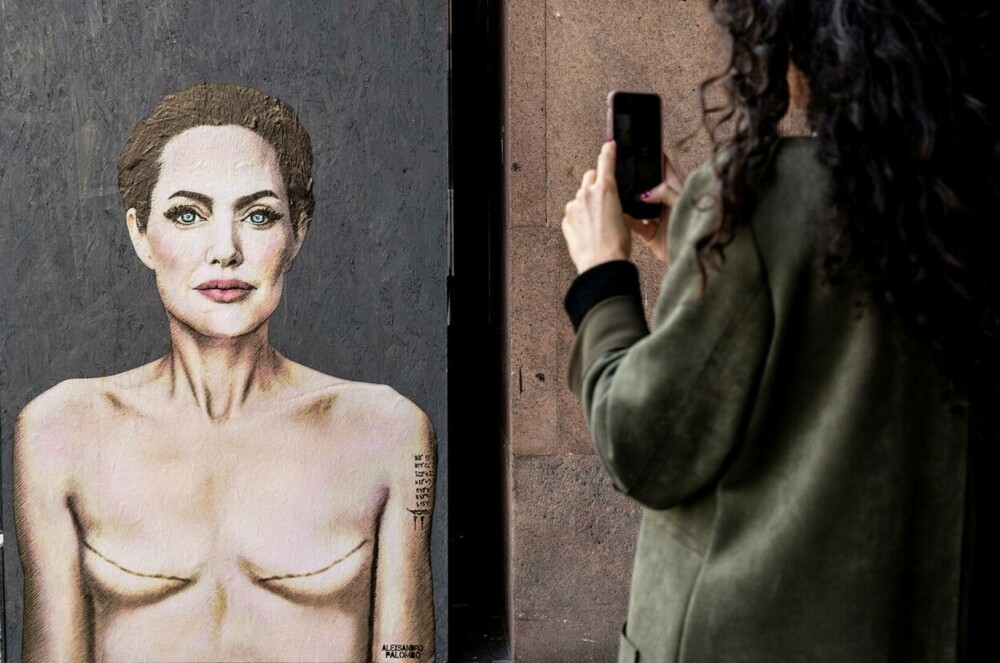 Cum a apărut Angelina Jolie pe un zid din Milano. Imaginea simbolizează un avertisment pentru femeile din întreaga lume. FOTO - Imaginea 5