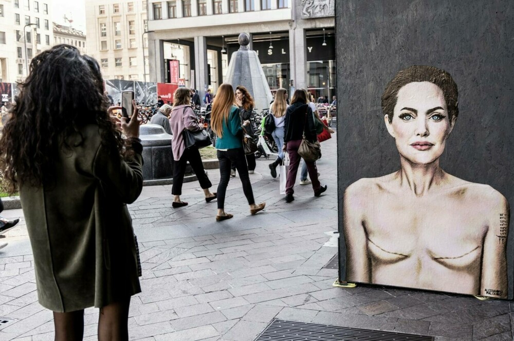 Cum a apărut Angelina Jolie pe un zid din Milano. Imaginea simbolizează un avertisment pentru femeile din întreaga lume. FOTO - Imaginea 7