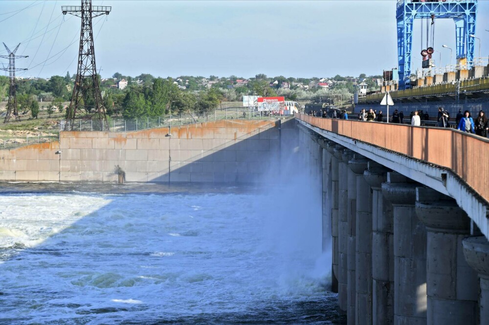 Centrala Hidroelectrică Kahovka, „complet distrusă”. 24 de localităţi inundate, 1.000 de persoane evacuate, anunță Kievul - Imaginea 13