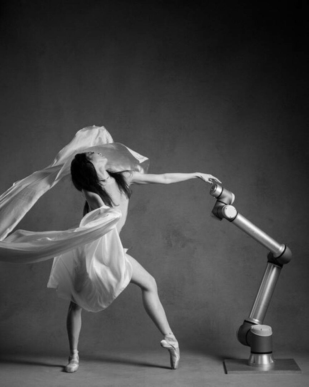 Balerina fizician care dansează cu roboții vine în România. Merritt Moore, speaker vedetă la GoTech World - Imaginea 2