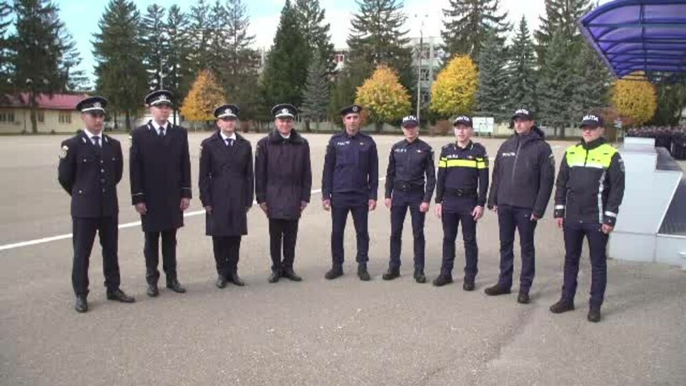 Cum arată noile uniforme ale Poliției Române. După 20 de ani, dispar pantofii cu toc și pantalonii cu dungă - Imaginea 3