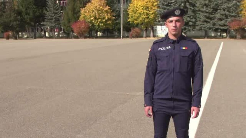Cum arată noile uniforme ale Poliției Române. După 20 de ani, dispar pantofii cu toc și pantalonii cu dungă - Imaginea 5