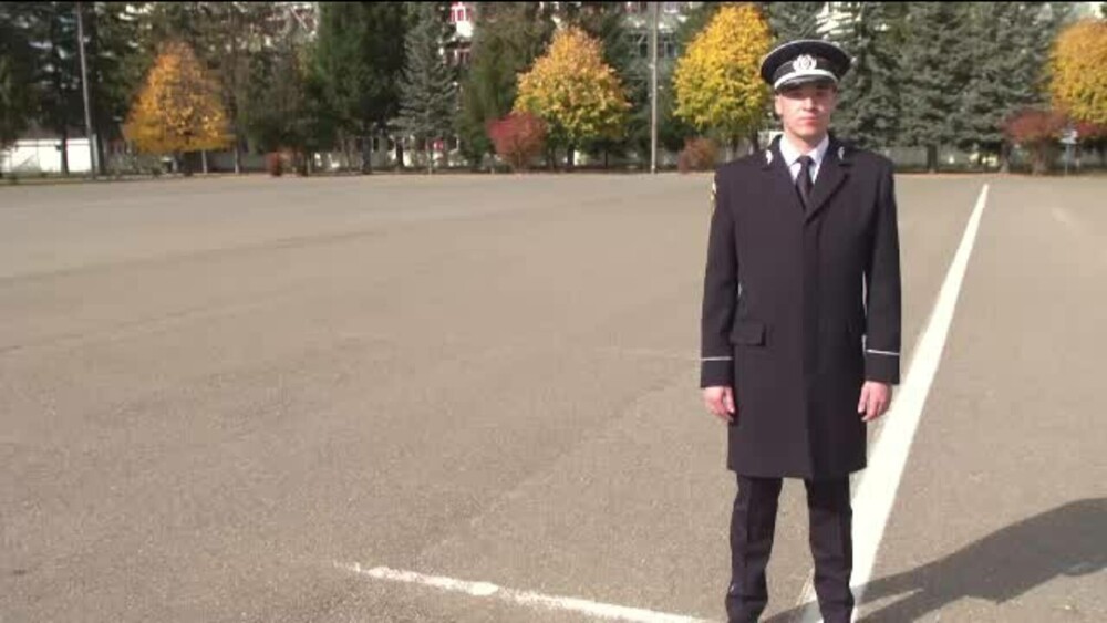 Cum arată noile uniforme ale Poliției Române. După 20 de ani, dispar pantofii cu toc și pantalonii cu dungă - Imaginea 8