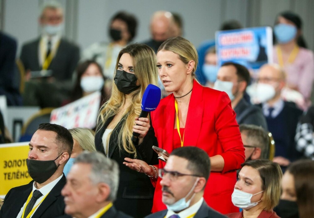 Jurnalista rusă Ksenia Sobciak, refugiată în Lituania, denunţă un raid împotriva redacţiei sale - Imaginea 13