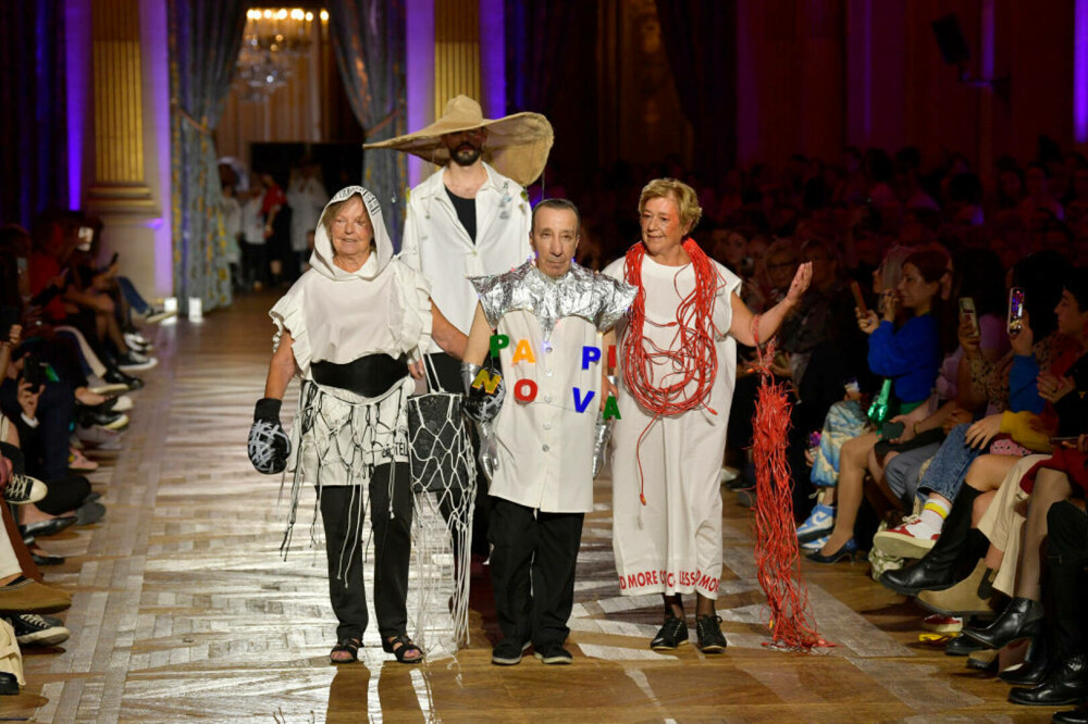 O defilare de modă total neobișnuită la Paris. Cei prezenți, surprinși de aparițiile de pe podium GALERIE FOTO - Imaginea 9