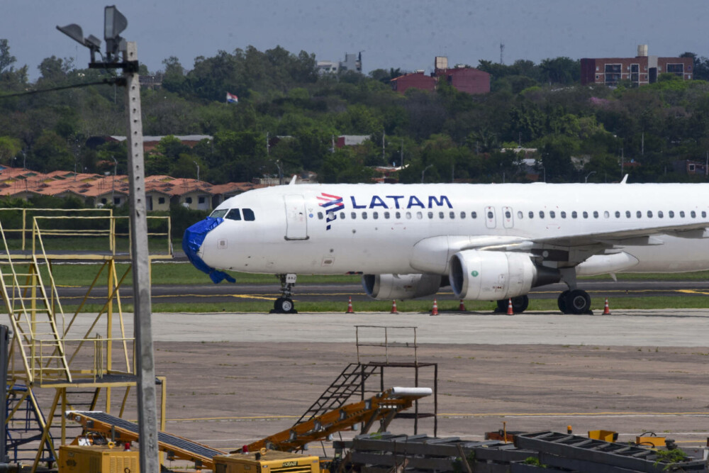 Panică în aer. Un avion a început să se dezintegreze după ce a trecut printr-o furtună. Ce s-a întâmplat cu pasagerii. FOTO - Imaginea 2