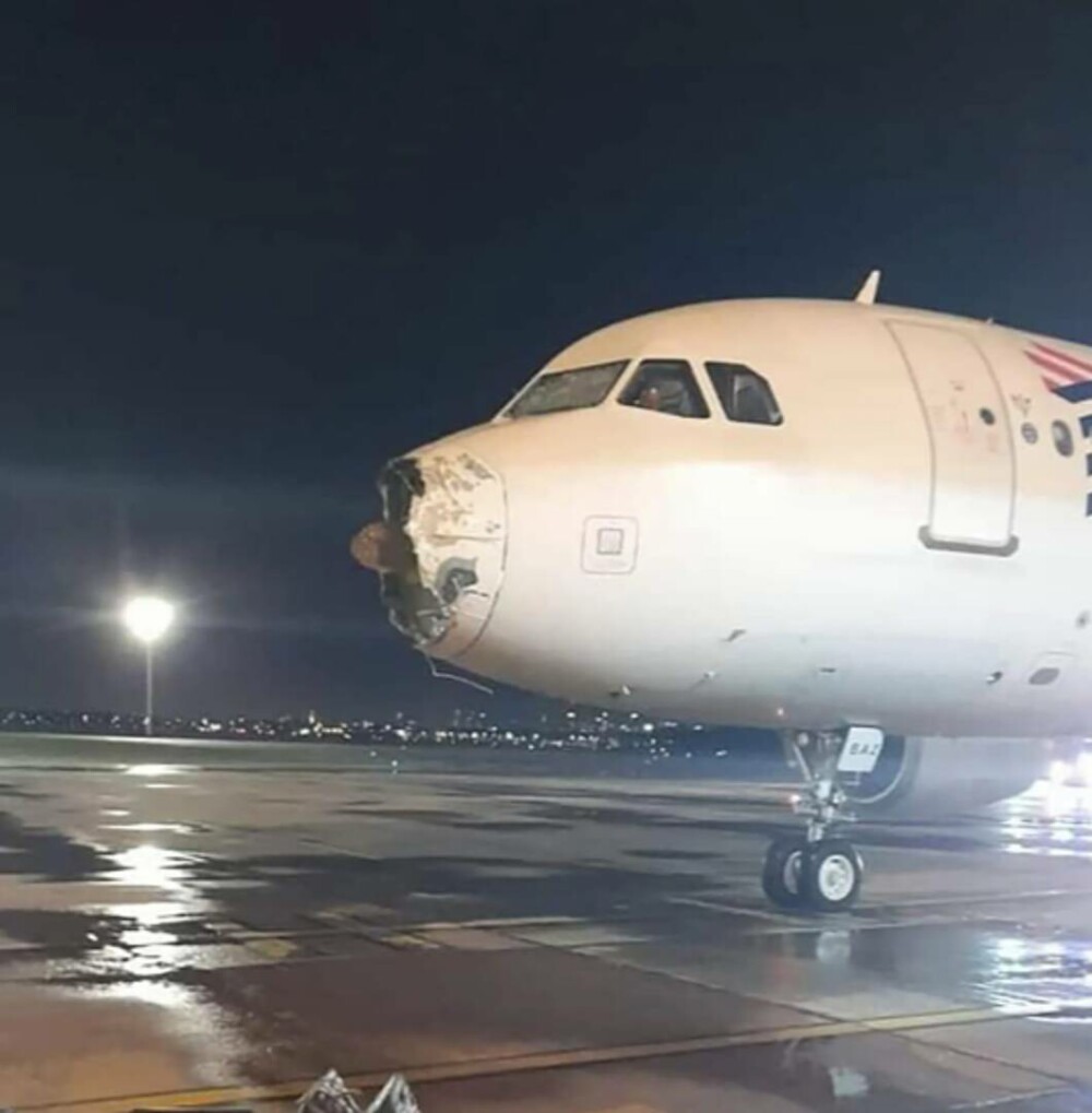 Panică în aer. Un avion a început să se dezintegreze după ce a trecut printr-o furtună. Ce s-a întâmplat cu pasagerii. FOTO - Imaginea 5