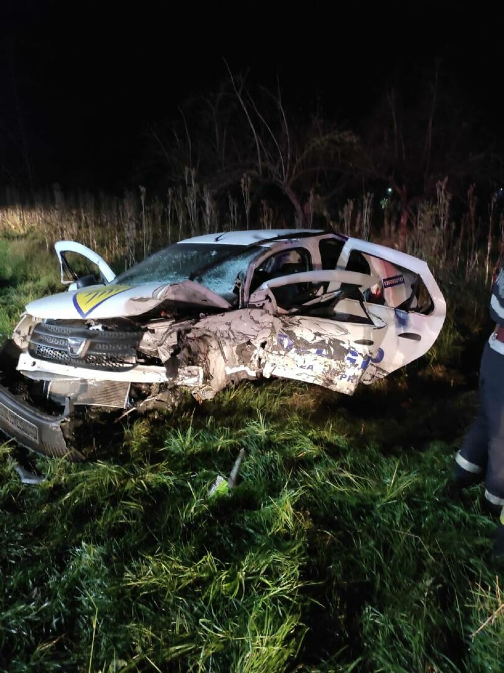 Accident rutier grav în Vâlcea, pe DN67, cu două autoturisme. Un bărbat a murit, 3 victime au fost descarcerate - Imaginea 5