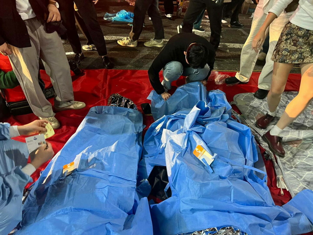 Peste 100 de persoane au murit după ce au fost călcate în picioare în timpul unor festivități de Halloween, în Seul VIDEO - Imaginea 4