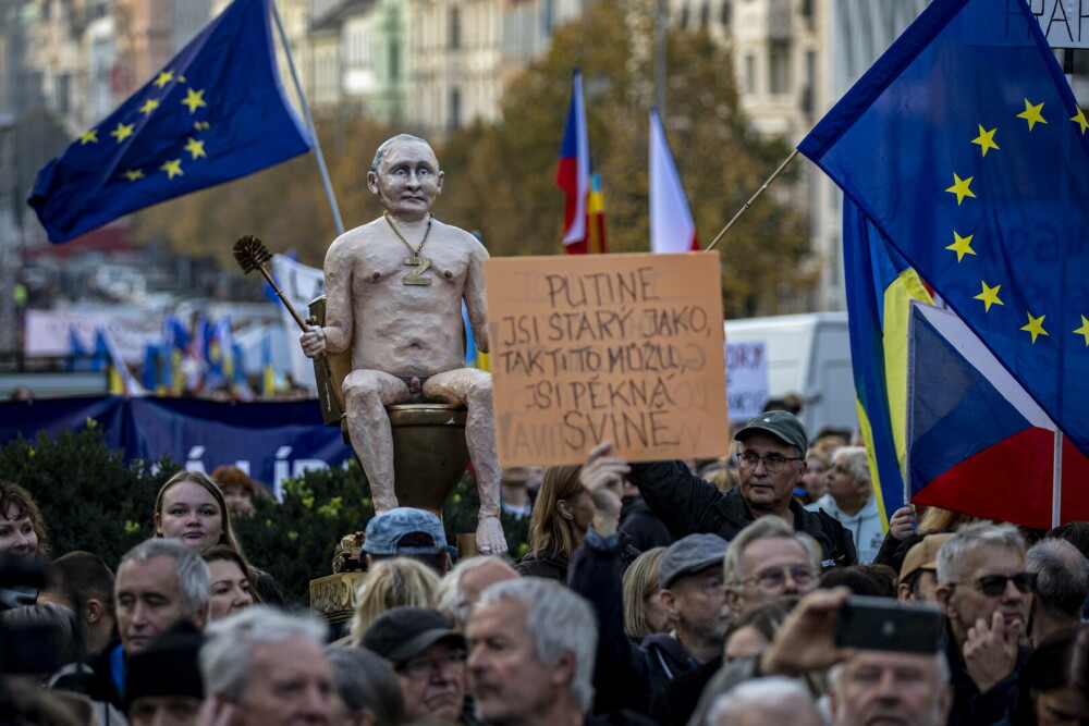 Manifestaţie pro-Ucraina cu zeci de mii de oameni, la Praga. Ce mesaj le-a transmis demonstranților soția lui Zelenski. VIDEO - Imaginea 7