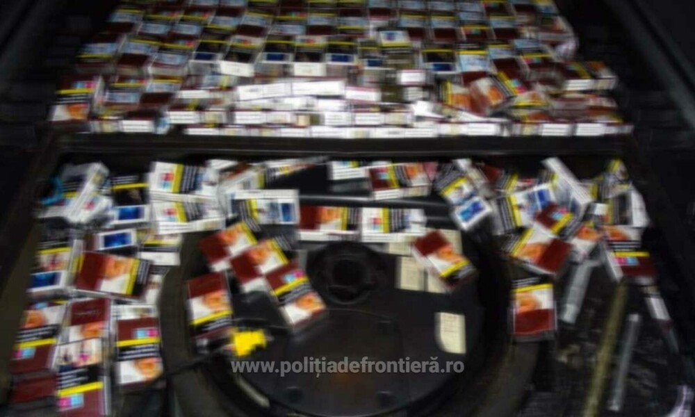 Ce au găsit polițiștii sub roata de rezervă a unui Audi, la Calafat. Șoferul s-a ales cu dosar penal | FOTO - Imaginea 3