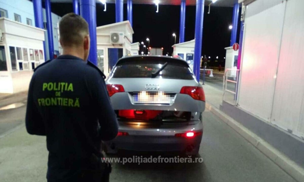 Ce au găsit polițiștii sub roata de rezervă a unui Audi, la Calafat. Șoferul s-a ales cu dosar penal | FOTO - Imaginea 1