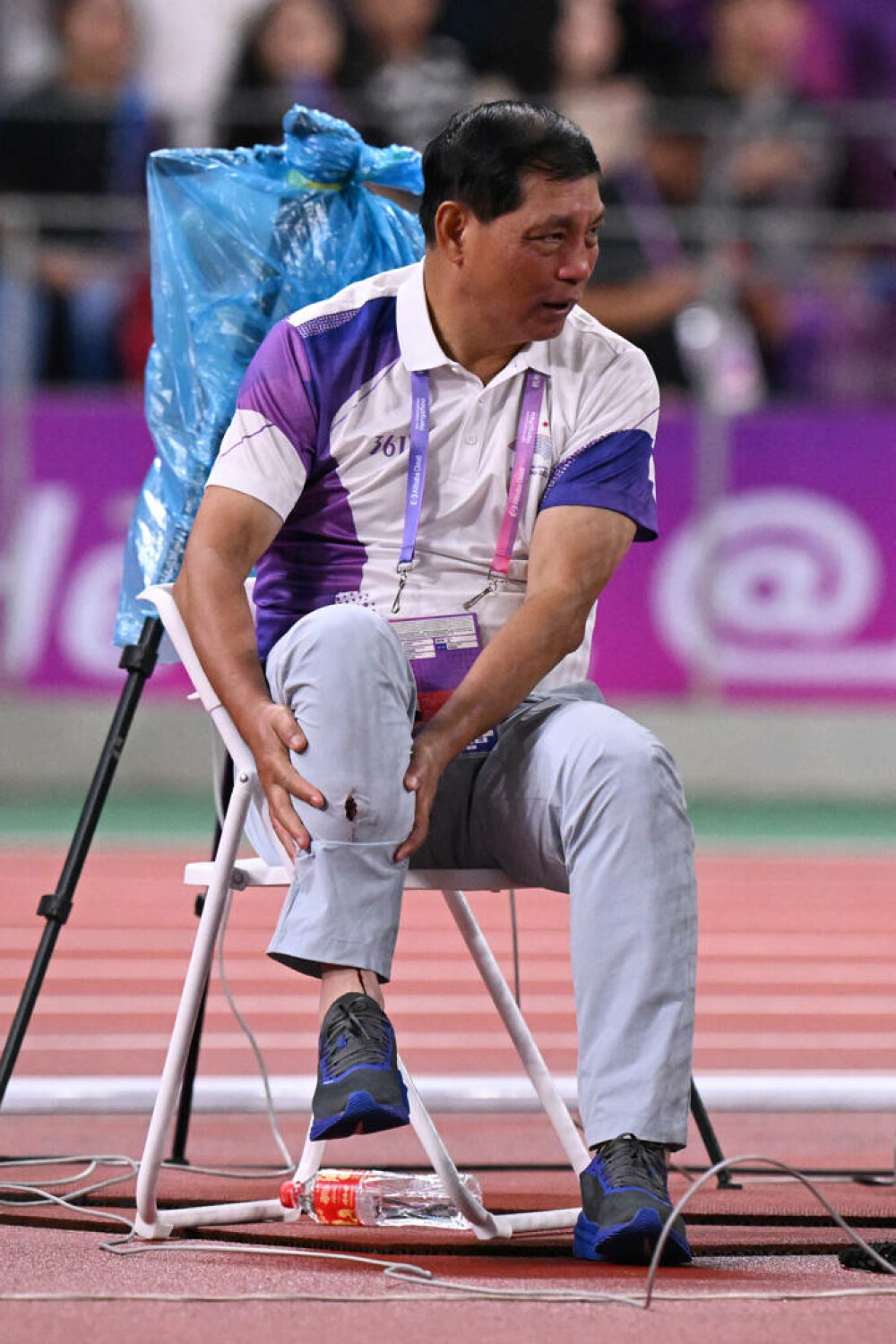 Un oficial de la Jocurile Asiatice a fost rănit cu ciocanul în timpul competiției. Cum s-a produs indicentul. FOTO - Imaginea 3