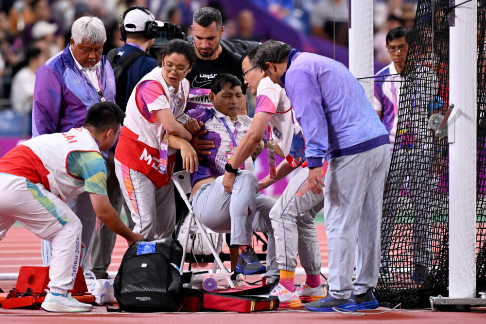 Un oficial de la Jocurile Asiatice a fost rănit cu ciocanul în timpul competiției. Cum s-a produs indicentul. FOTO - Imaginea 4