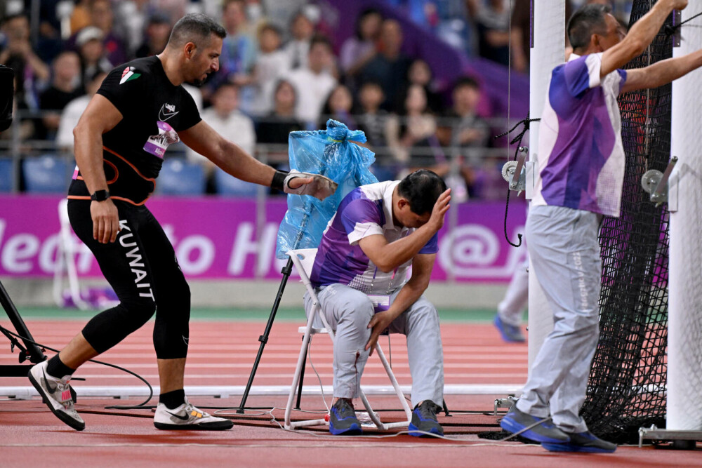 Un oficial de la Jocurile Asiatice a fost rănit cu ciocanul în timpul competiției. Cum s-a produs indicentul. FOTO - Imaginea 5