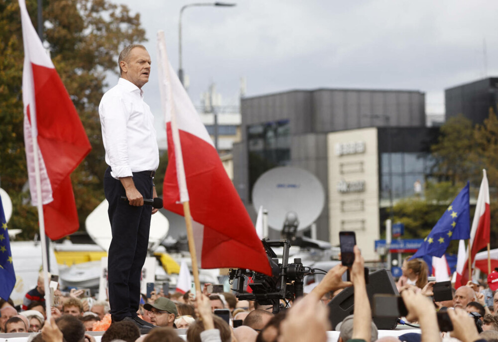 Imagini impresionante în Polonia. Fostul premier Donald Tusk susține că peste 1 milion de oameni au ieșit pe străzi - Imaginea 4