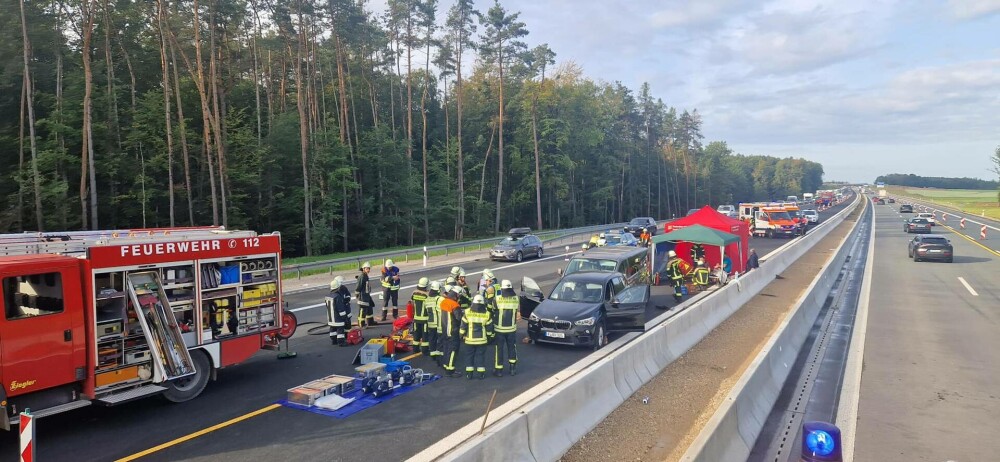 Accident cu 12 victime pe o autostradă din Germania. Un microbuz care se îndrepta spre România s-a izbit de o mașină | FOTO - Imaginea 1