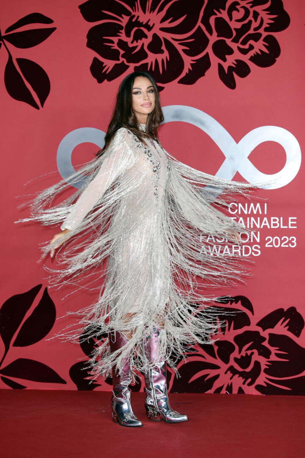 Mădălina Ghenea a făcut senzație pe covorul roșu la un eveniment din cadrul Săptămânei Modei de la Milano. „Mândria noastră” - Imaginea 8