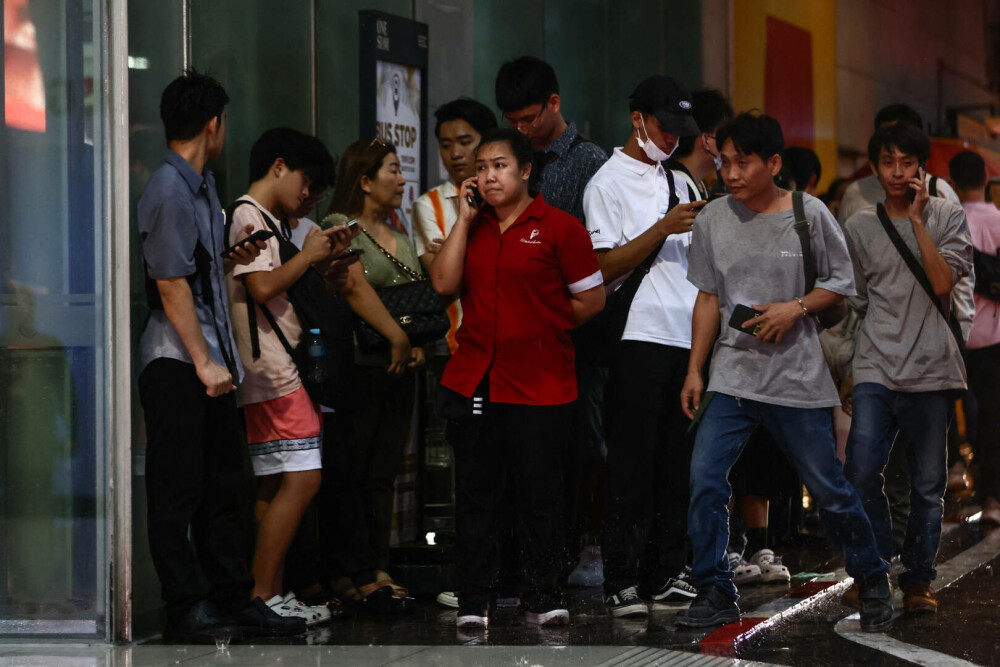 Atac terorist într-un mall din capitala Thailandei. Trei oameni au murit după ce au fost împușcați, iar alți 4 sunt răniți - Imaginea 1