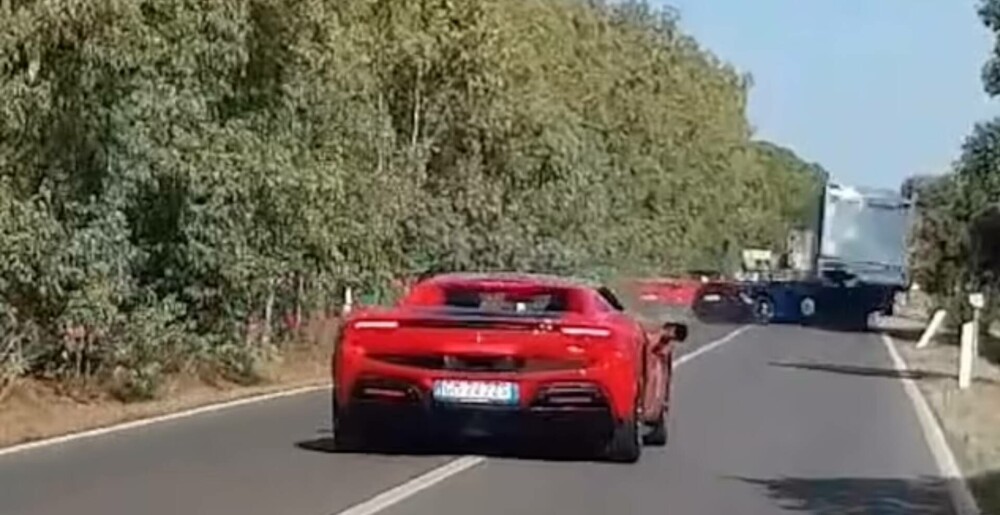 Momentul în care un Ferrari, un Lamborghini și o autorulotă se izbesc violent. Un cuplu a murit carbonizat | FOTO & VIDEO - Imaginea 3