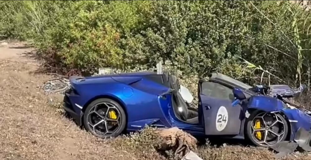 Momentul în care un Ferrari, un Lamborghini și o autorulotă se izbesc violent. Un cuplu a murit carbonizat | FOTO & VIDEO - Imaginea 4