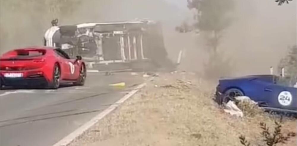 Momentul în care un Ferrari, un Lamborghini și o autorulotă se izbesc violent. Un cuplu a murit carbonizat | FOTO & VIDEO - Imaginea 1