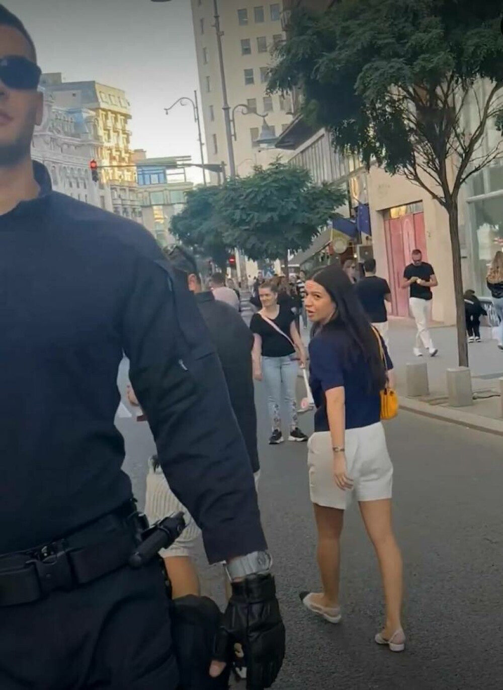 „Uniformă cu atitudine, reacţii pe măsură”. Un jandarm român în noul echipament a atras toate privirile în București - Imaginea 1