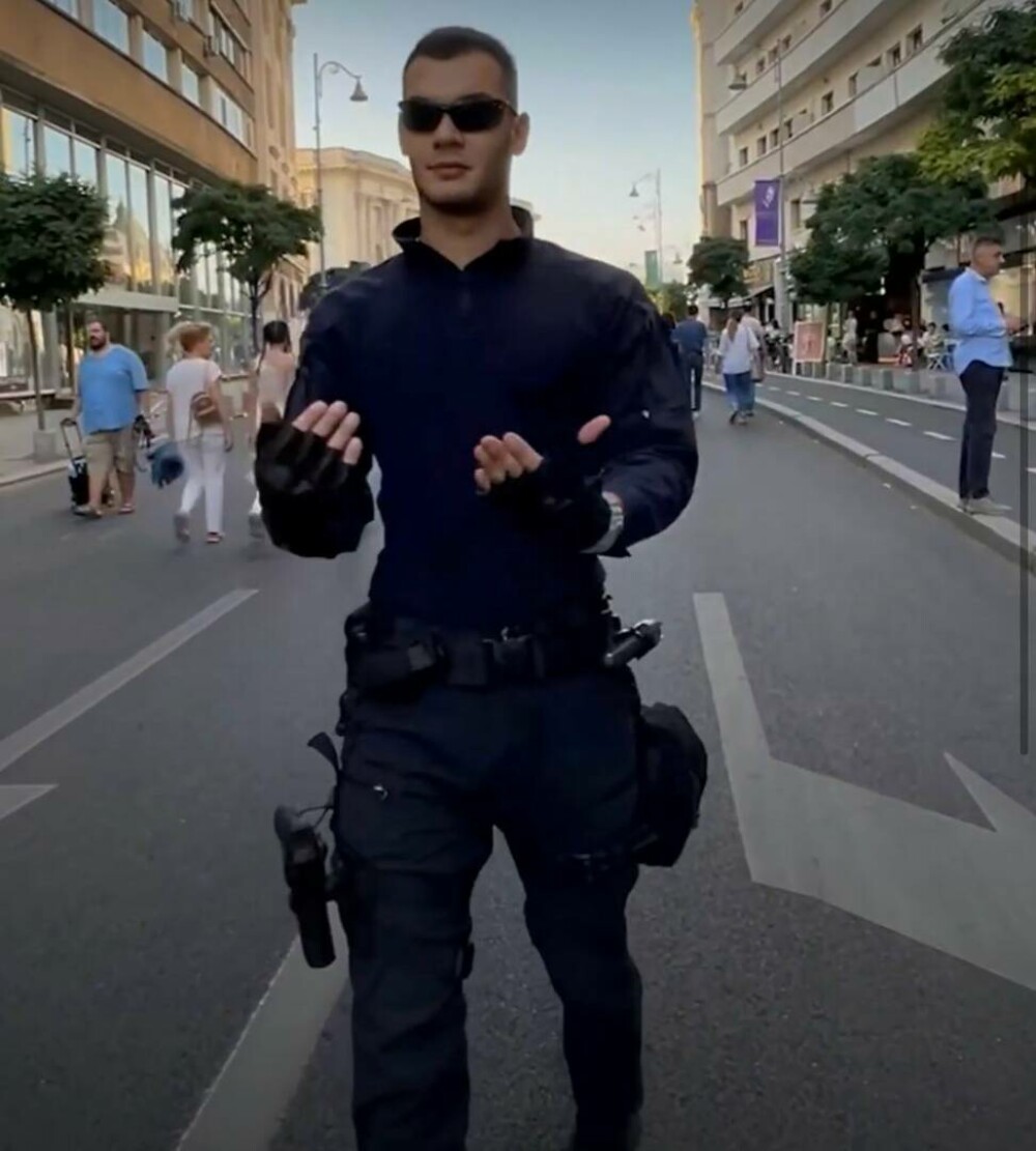 „Uniformă cu atitudine, reacţii pe măsură”. Un jandarm român în noul echipament a atras toate privirile în București - Imaginea 3