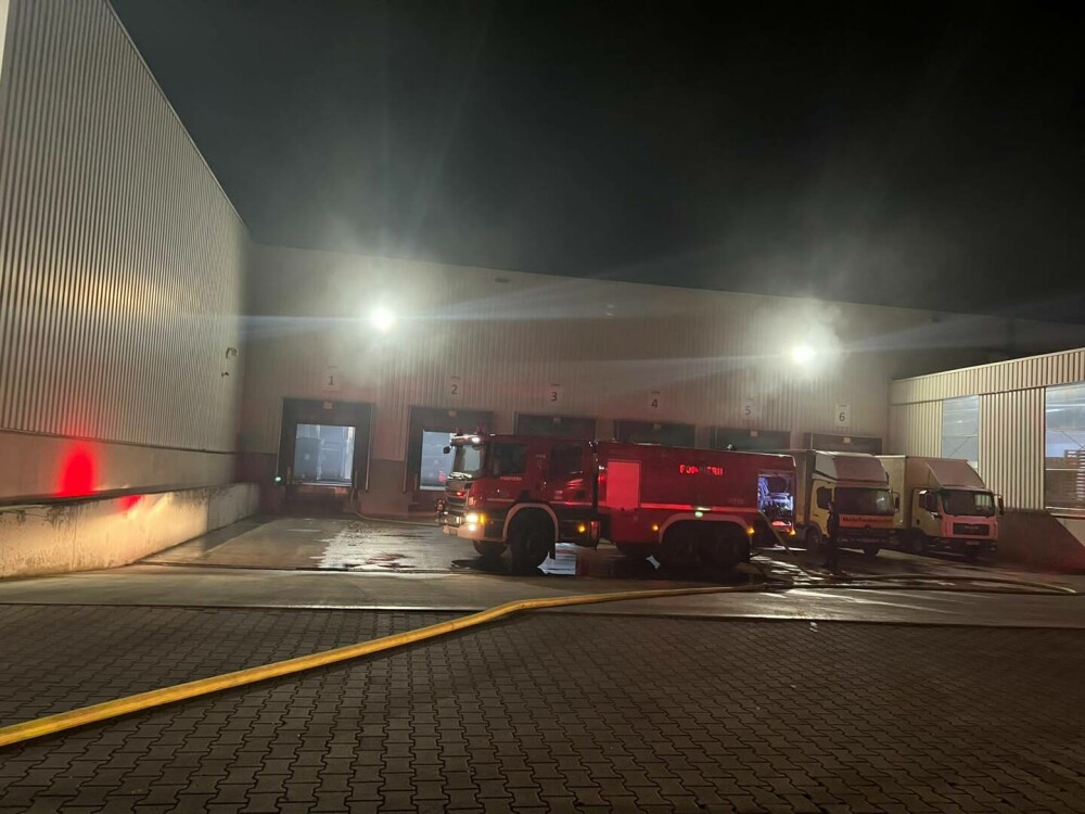 Incendiu la o fabrică din Sibiu. Zeci de persoane au fost evacuate | FOTO - Imaginea 5
