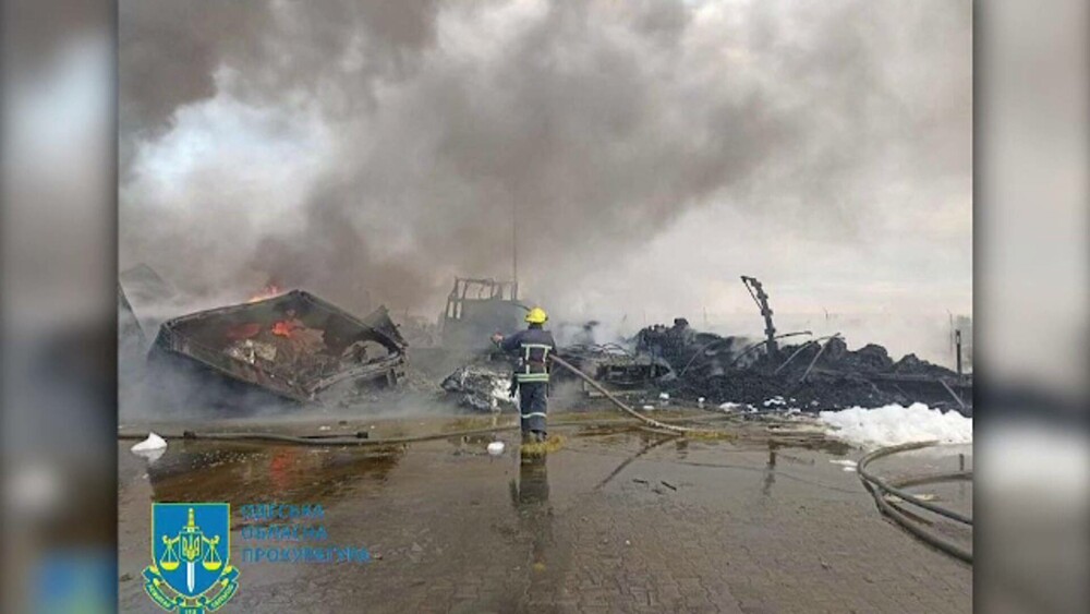 Porturile ucrainene de la Dunăre, atacate din nou cu drone. Trecerea cu bacul către România, suspendată temporar. FOTO - Imaginea 6