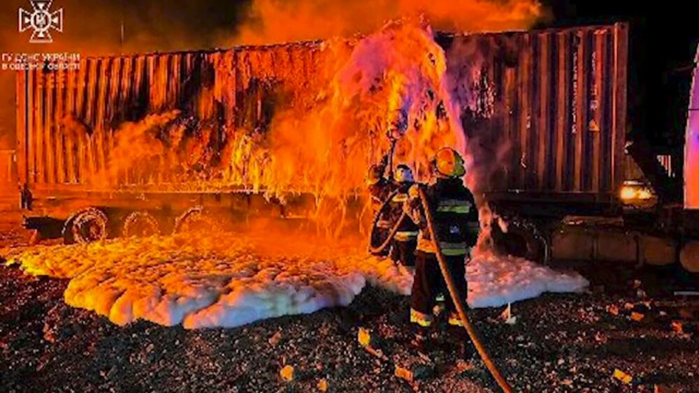 Porturile ucrainene de la Dunăre, atacate din nou cu drone. Trecerea cu bacul către România, suspendată temporar. FOTO - Imaginea 2