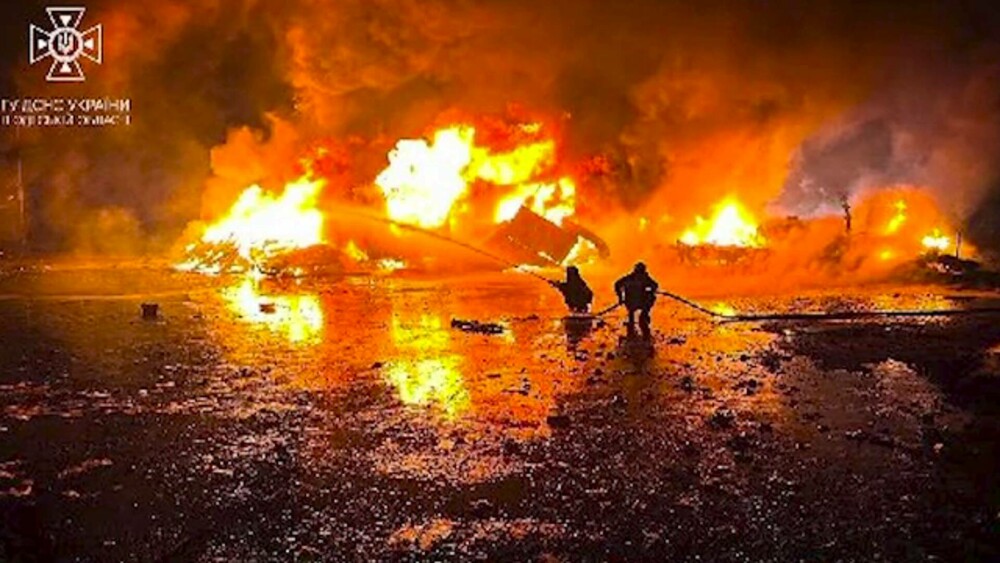 Porturile ucrainene de la Dunăre, atacate din nou cu drone. Trecerea cu bacul către România, suspendată temporar. FOTO - Imaginea 1