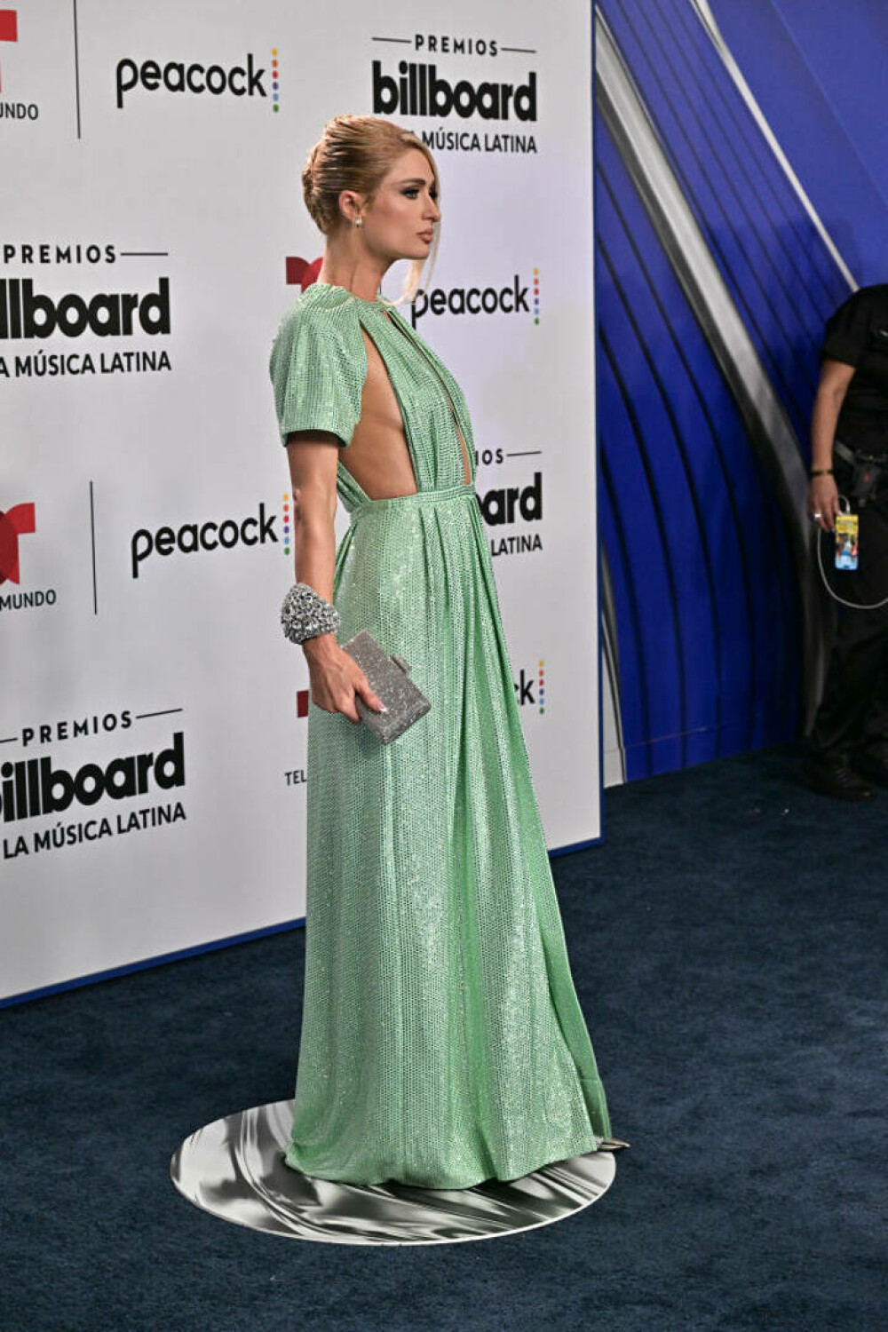 Paris Hilton, demonstrație de farmec și stil la Billboard Latin Music Awards. A purtat o rochie extrem de decupată | FOTO - Imaginea 16