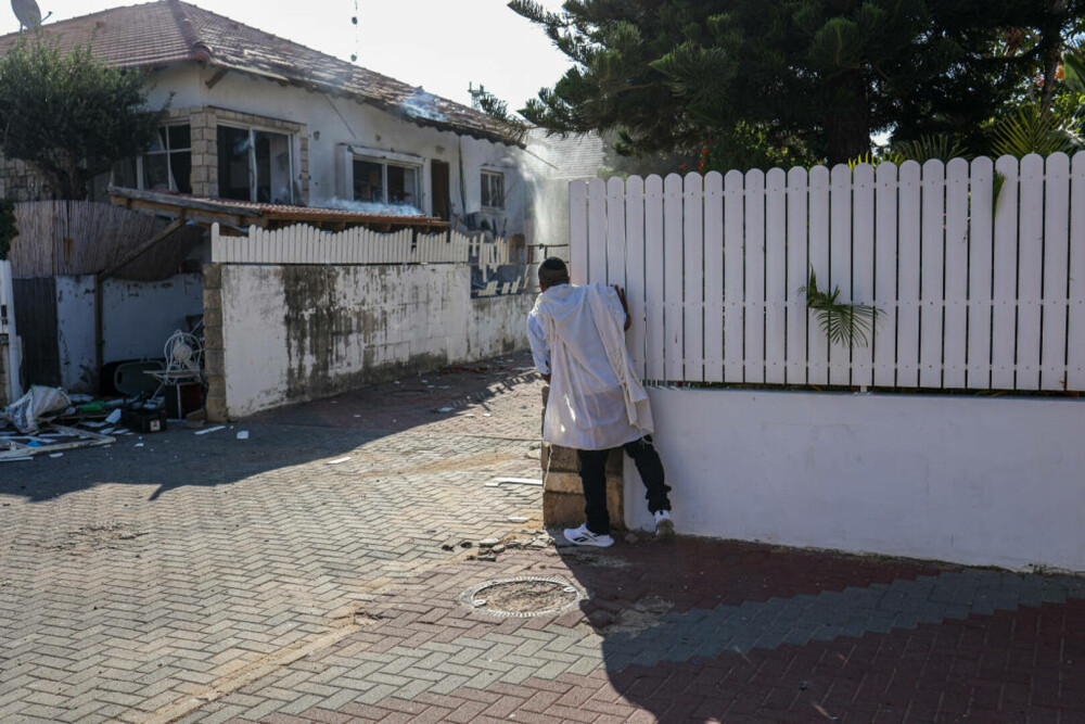 Haos și panică în Israel. Disperați, oamenii își caută rudelele. Imagini tulburătoare de la fața locului | GALERIE FOTO - Imaginea 7