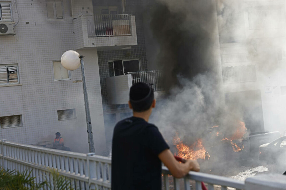 Haos și panică în Israel. Disperați, oamenii își caută rudelele. Imagini tulburătoare de la fața locului | GALERIE FOTO - Imaginea 2