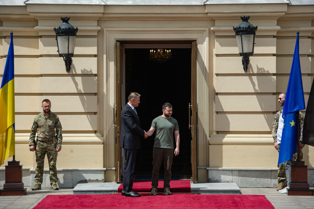 De ce a fost anulat discursul președintelui Volodimir Zelenski în Parlament. Șoșoacă: Să ne dea înapoi teritoriile furate - Imaginea 1