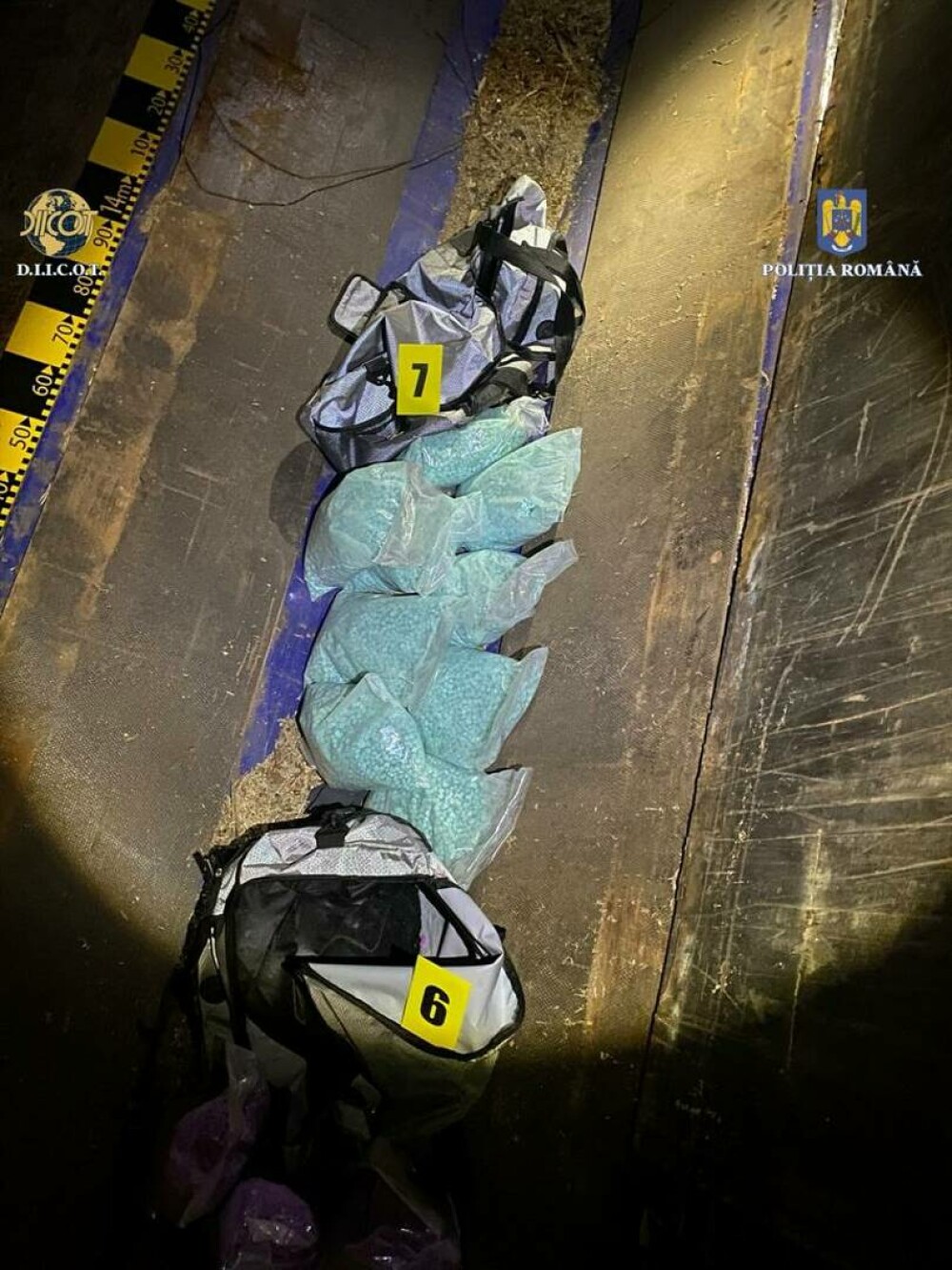 Captură record de droguri în județul Argeș. Polițiștii au descoperit ecstasy în valoare de 4.000.000 de euro | FOTO - Imaginea 3
