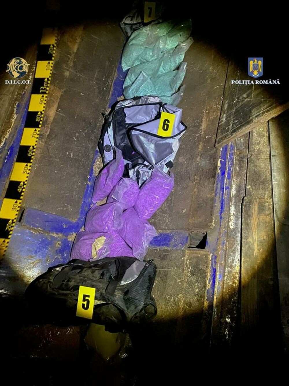Captură record de droguri în județul Argeș. Polițiștii au descoperit ecstasy în valoare de 4.000.000 de euro | FOTO - Imaginea 7