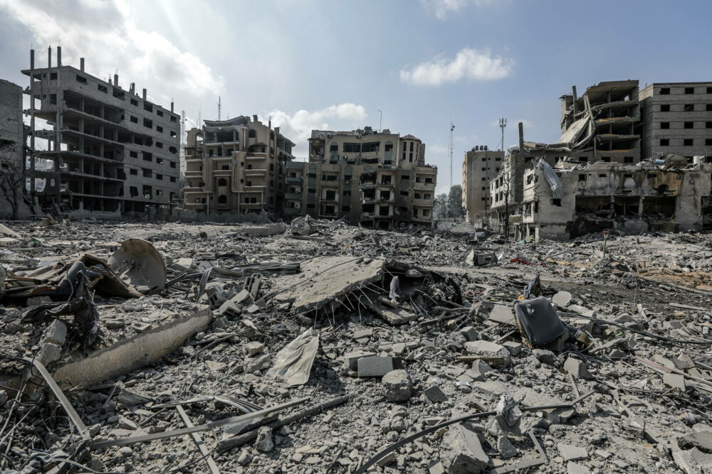 Israelul a ucis, până acum, 830 de palestinieni și a rănit alți 4.250. Bombardamentele continuă asupra Fâșiei Gaza - Imaginea 1