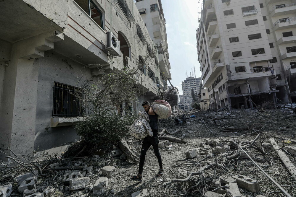 Israelul a ucis, până acum, 830 de palestinieni și a rănit alți 4.250. Bombardamentele continuă asupra Fâșiei Gaza - Imaginea 2