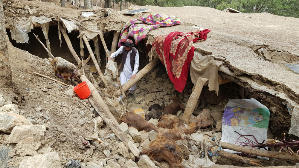 „Mi-am pierdut 11 membri ai familiei”. Mărturii sfâșietoare în urma cutremurului care a devastat Afganistanul - Imaginea 10