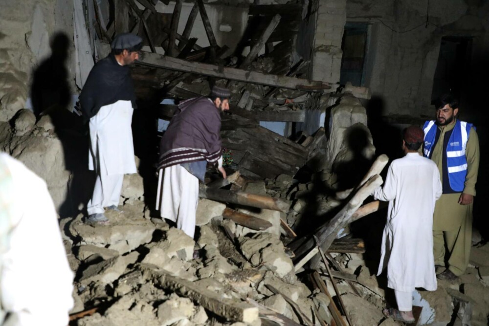 „Mi-am pierdut 11 membri ai familiei”. Mărturii sfâșietoare în urma cutremurului care a devastat Afganistanul - Imaginea 11